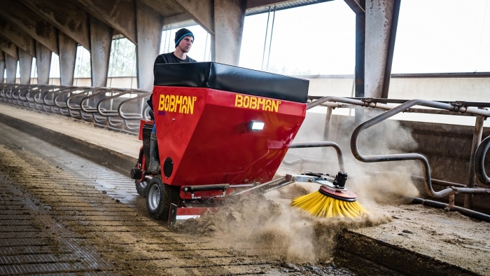 Bobman SUPER — машина для подстилки в работе на ферме